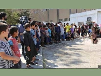 ISIS thugs force children to watch as executioners behead 