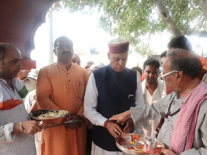 Tug of war between prem kumar dhumal dhumal and cm virbhadra singh.