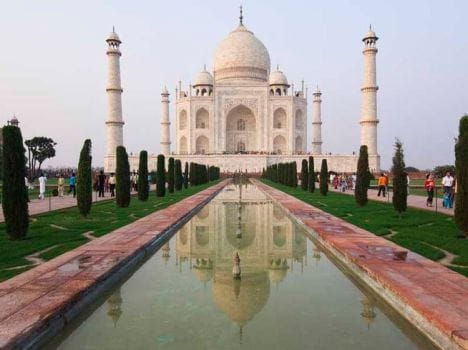tourists decrease in taj mahal