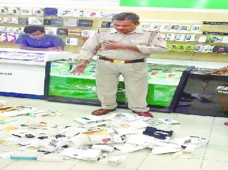 Theft of 20 million in the mobile showroom