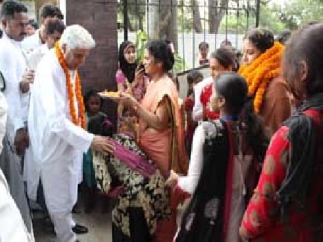 Shabana Azmi and Javed Akhtar arrived Mejwan