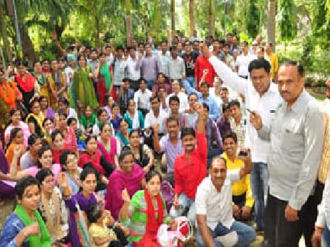 teachers protest in schools for his rights