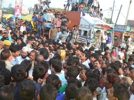 tempo driver killed, family members jam road