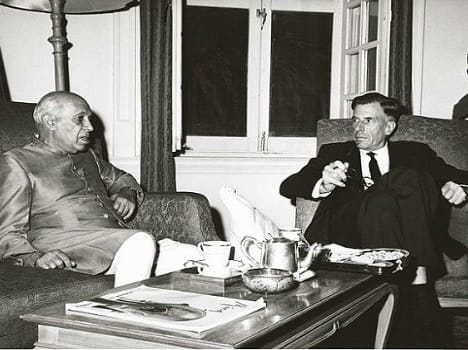 Nehru made complicated the issue of Kashmir.