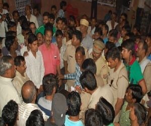 Meat -laden truck overturned , Hungama