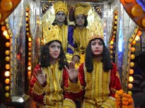 Ram procession of people took Aarti