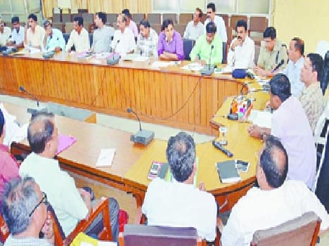 Personnel officers sue
