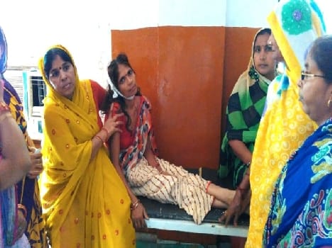 Couple injured three lakh looted