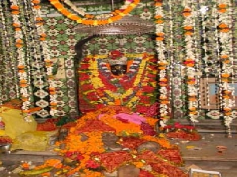 Atrhi people descended into the temple