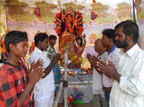 Pandals pilgrims descended in 