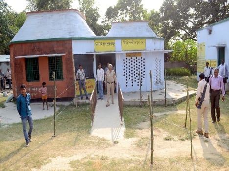 Inspector martyr of the village booth , announced the boycott vote