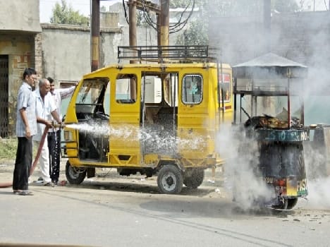 Handcart housed in the cylinder on fire , stir