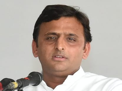 Akhilesh Yadav to distribute dept to ministers.