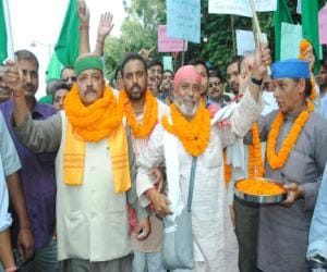 gaon bachao movement.