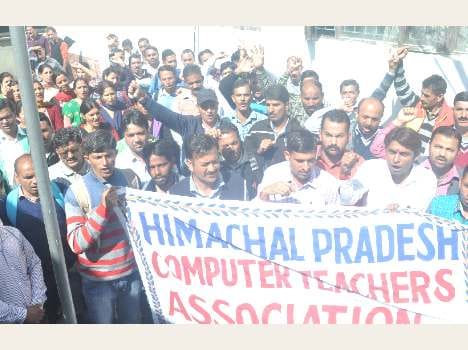 computer teachers protest at shimla.