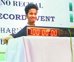 104 hours playing the piano made World Record