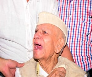ND Tiwari wept in front of public.