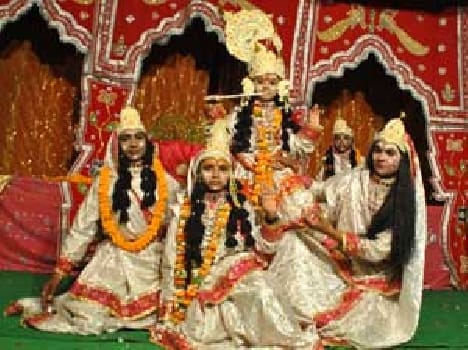 Bal Krishna 's pastimes spellbound watching