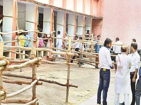 The third phase noise of propaganda issued , voting tomorrow