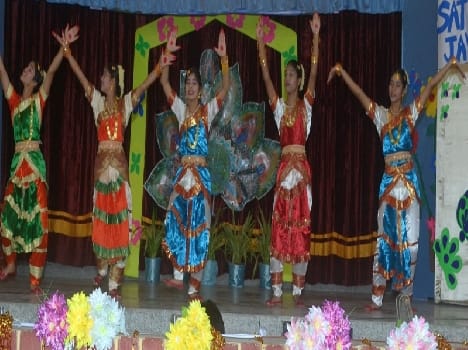 The cultural program presented spellbound