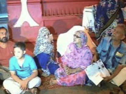 Pakistani family spend night on road 