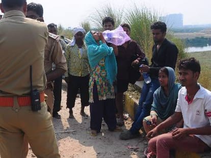 A boy commits suicide after writing suicide note.