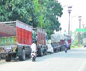 truck driver breaks railway gate