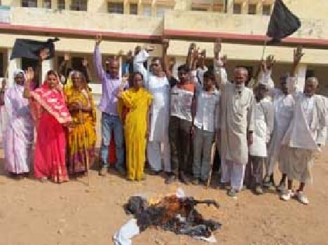 Social Justice Front blew effigy of CM