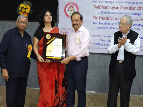 Union Minister. Harsh Vardhan has knowledge Prize honors.