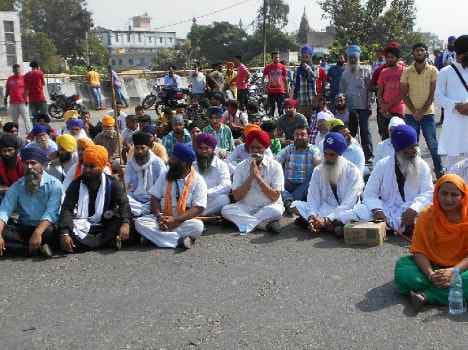 protest in canada, new zealand on granth sahib insult 
