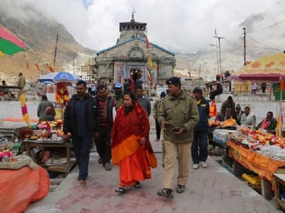 uma bharti praised congress CM Harish Rawat works.