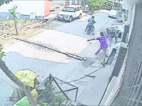 Crooks came as clients , 11 minutes robbery