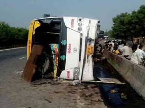 Roadways bus turnaround , six injured
