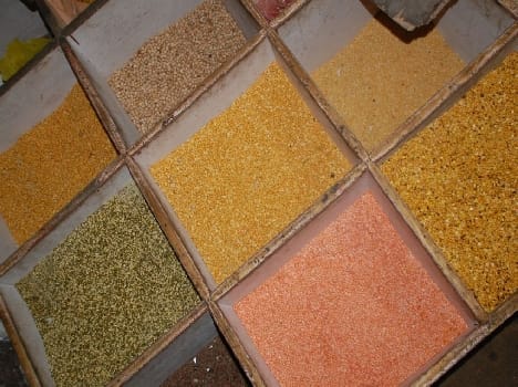 Prices of lentils done by tempering the sharp taste