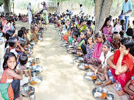 Katyayani mother enjoyment of the 56 dishes