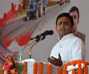 akhilesh yadav inaugurates virtual classes in gorakhpur