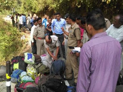 bus accident in Shrinagar, 3 died, 35 injured.