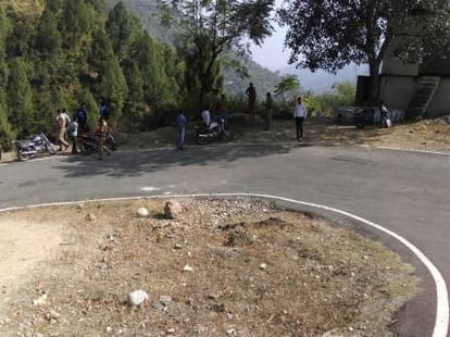 bus accident in Shrinagar, 3 died, 35 injured.