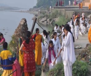 gayatri pariwar clean ganga ghat all over india.