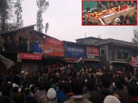 kashmir trucker's funeral sees Pak flags in anantnag