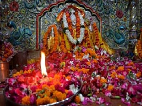 To worship the devotees descended kaalaraatri