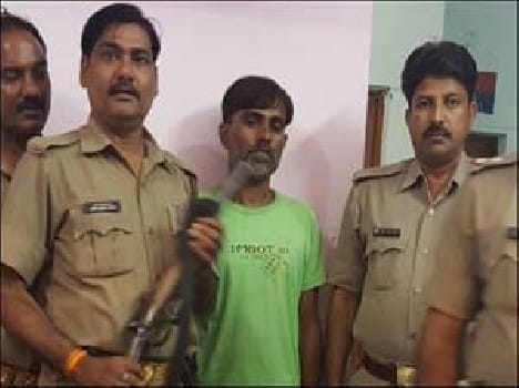 Kareli police Sunday night caught Siege
