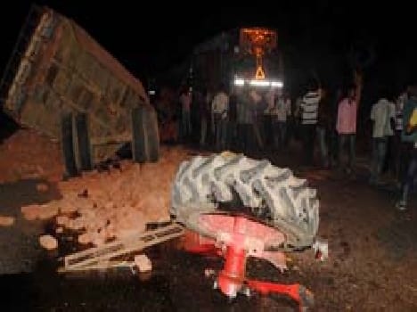 Tempo tractors and nine injured in the clash , police chased