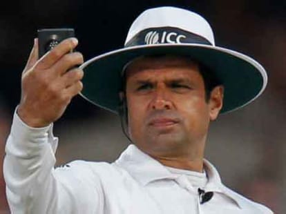 shoaib and wasim akram can't do comentary in india - sa one day, 