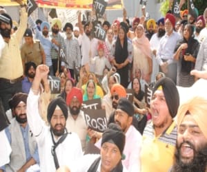 uttarakhand sikh Society demand President's Rule on punjab.