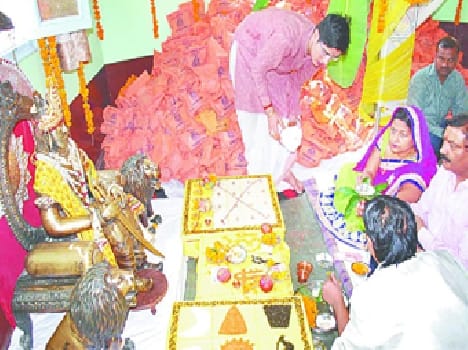 Starting fire - sacrifice on the anniversary of Maharaja Agrasen