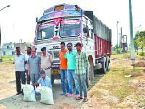 Truck driver arrested with 700 kg of poppy sawdust