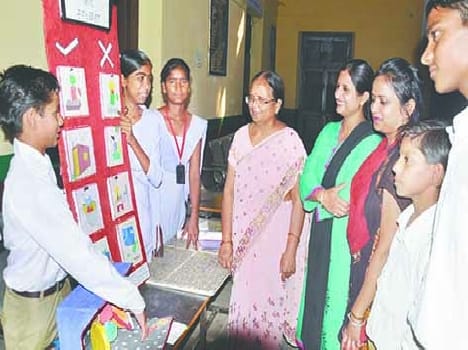 student show talent in science exibition