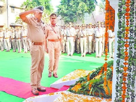 The tribute to the martyred policemen