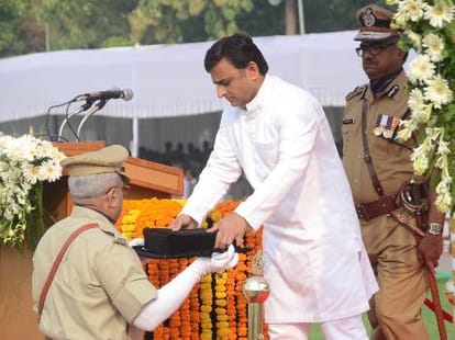 Akhilesh Yadav advises Police to work freely.